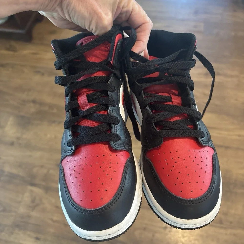 Air Jordan 1 Mid GS Size 4 Youth  Black-Varsity Red-White Basketball School Shoe